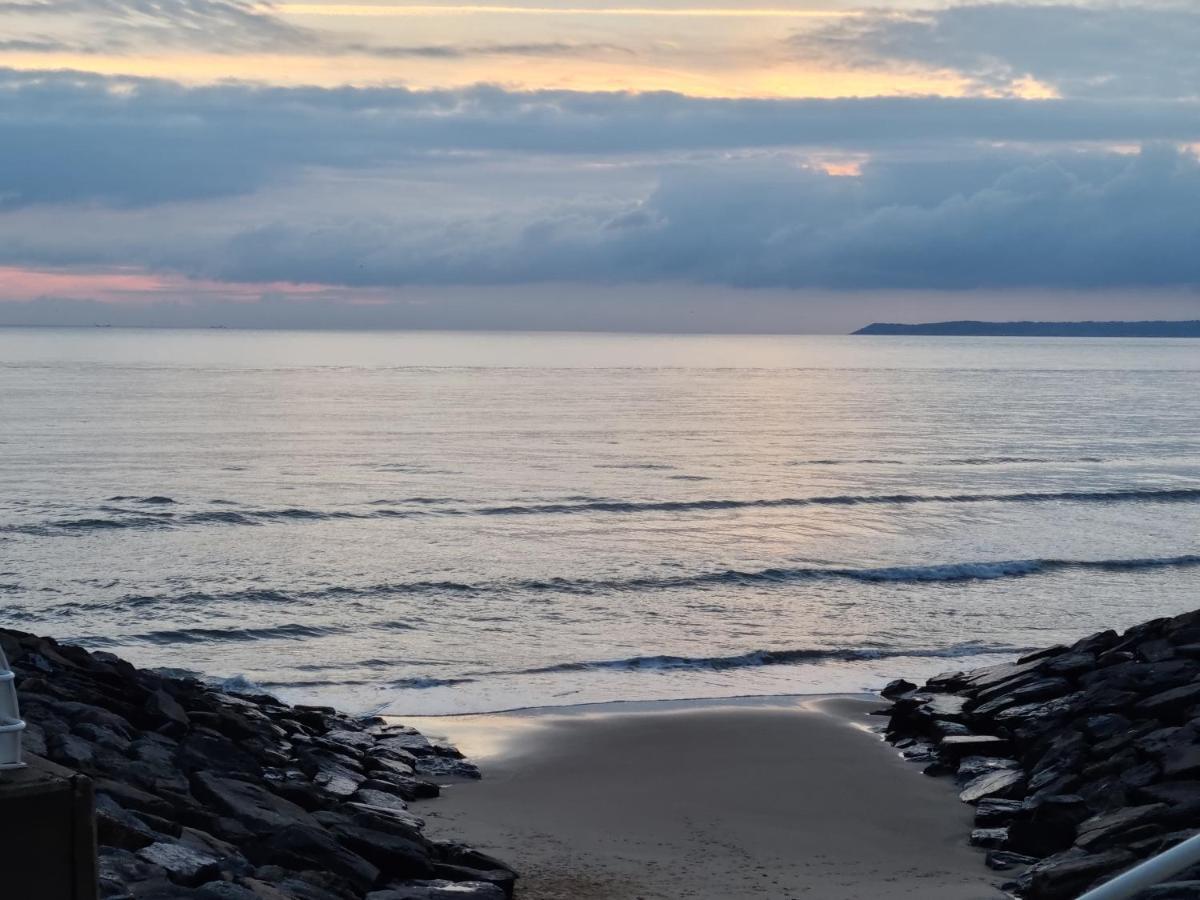 Sea Escape The Tardiis Beachfront Location Aberavon Beach Sea Views Driveway Parking Port Talbot Esterno foto