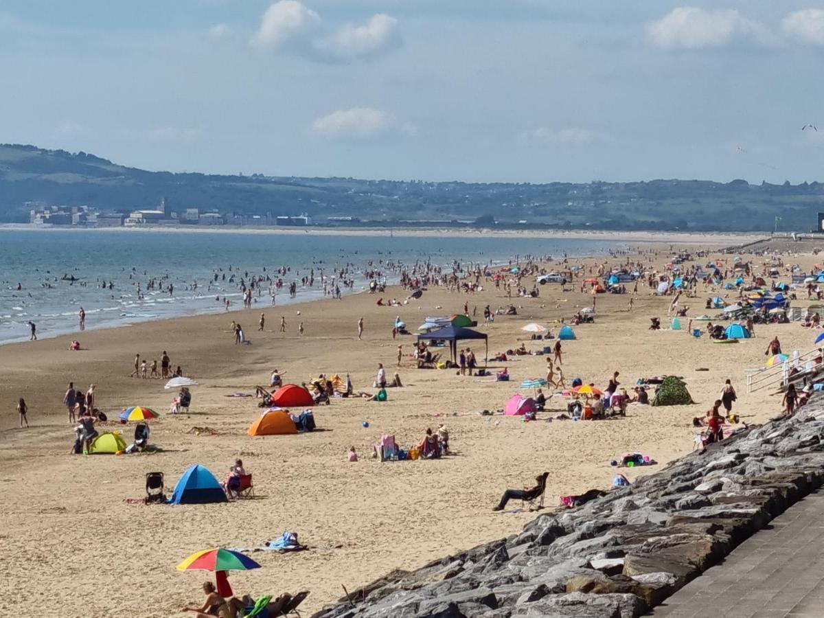 Sea Escape The Tardiis Beachfront Location Aberavon Beach Sea Views Driveway Parking Port Talbot Esterno foto
