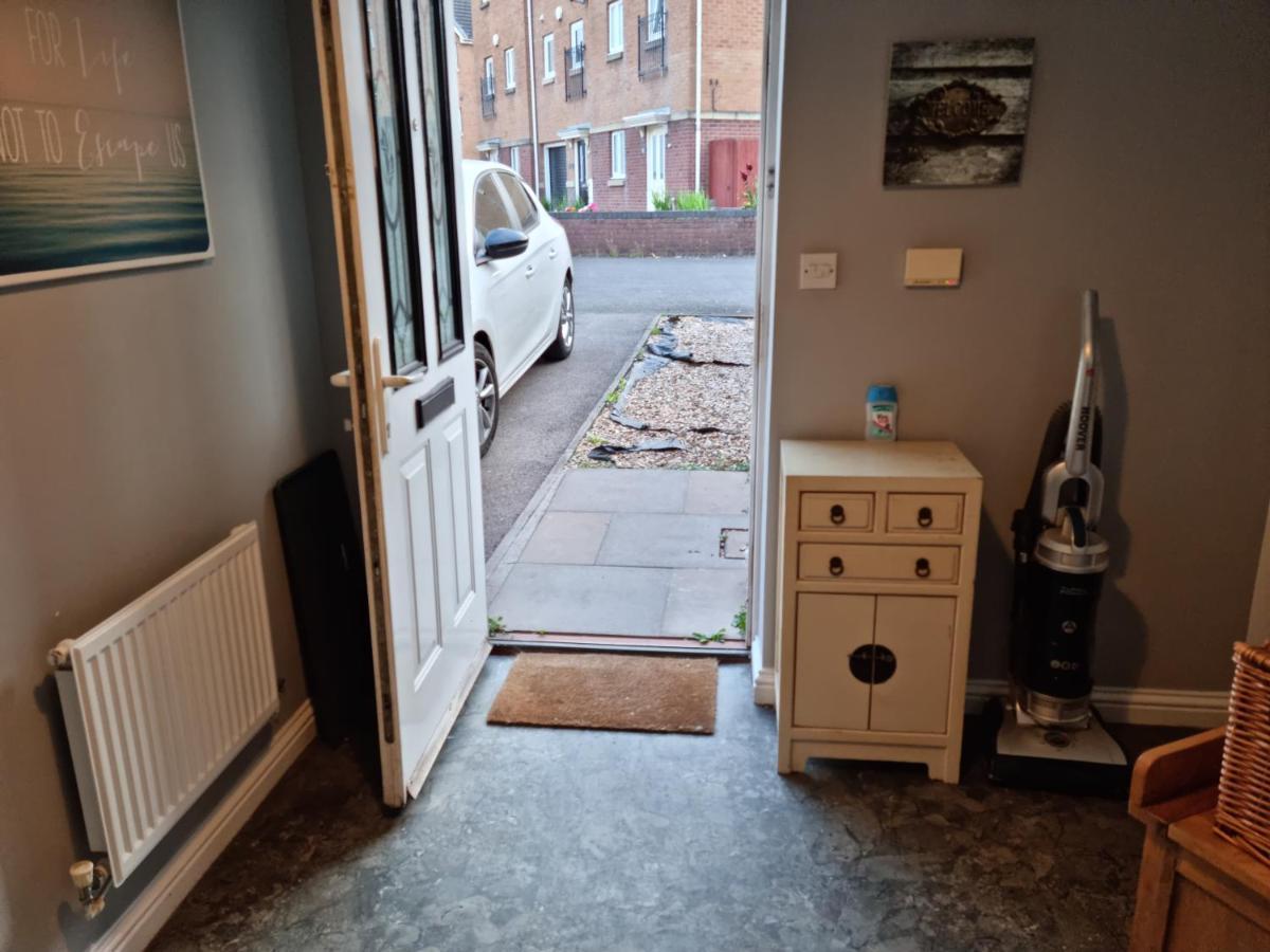 Sea Escape The Tardiis Beachfront Location Aberavon Beach Sea Views Driveway Parking Port Talbot Esterno foto