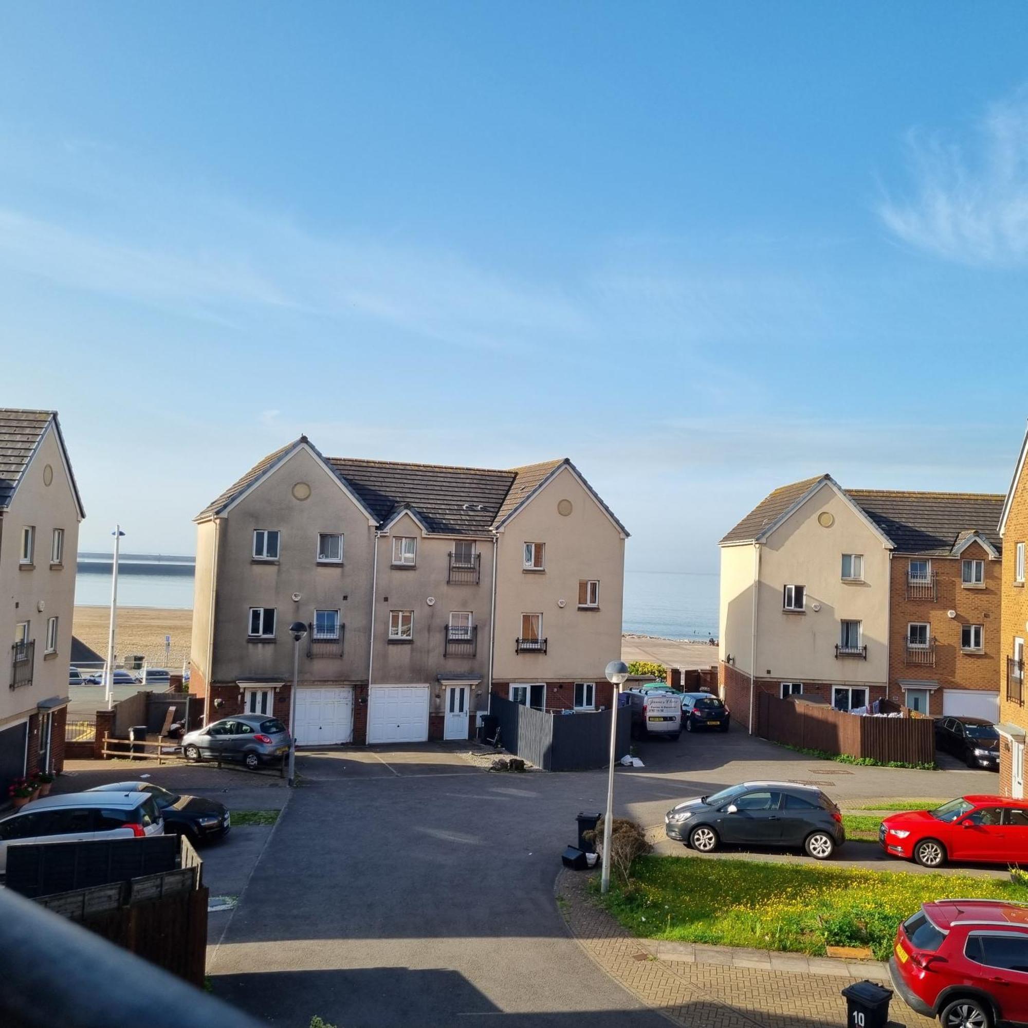 Sea Escape The Tardiis Beachfront Location Aberavon Beach Sea Views Driveway Parking Port Talbot Esterno foto