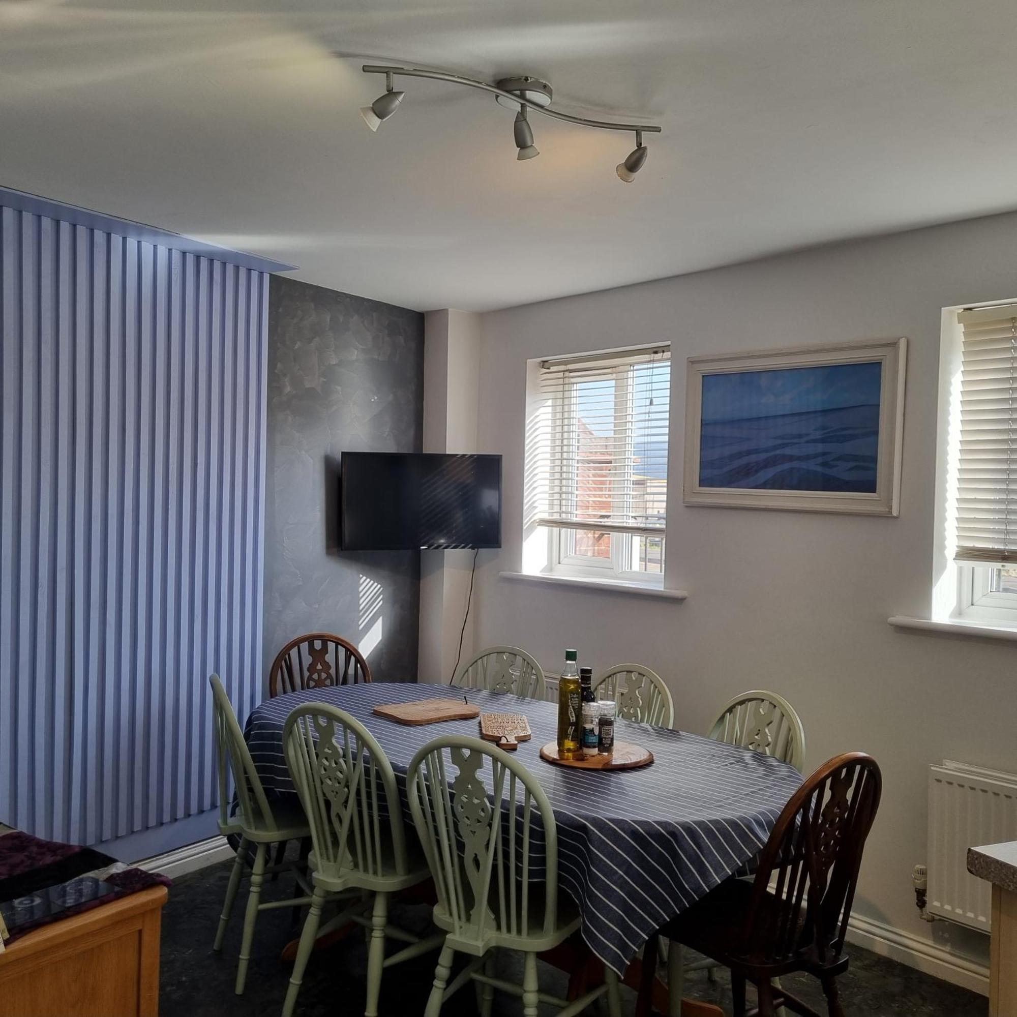 Sea Escape The Tardiis Beachfront Location Aberavon Beach Sea Views Driveway Parking Port Talbot Esterno foto